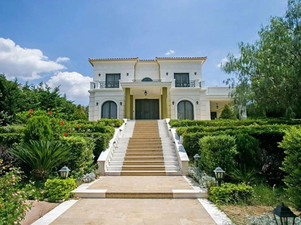 Splendid marble villa located in Vari