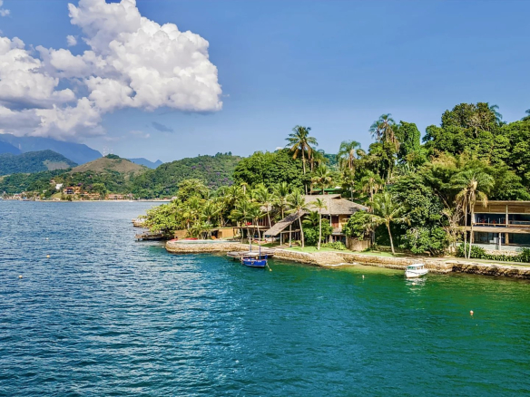 Exclusive waterfront property in a paradise island in Angra dos Reis