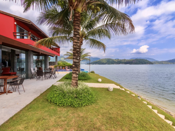 DOSSIER CONFIDENTIEL   Superbe propriété de luxe sur la mer à Angra dos Reis