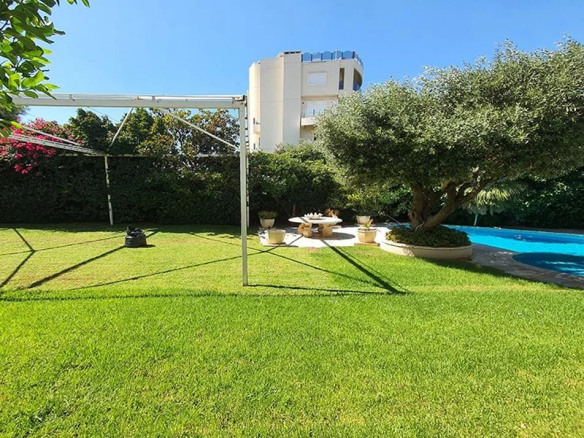 Splendid luxury villa located in Flyfada