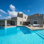 Magnifique villa pieds dans l’eau située à Paros