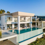 MAISON DE LUXE CHIC ET MODERNE AVEC FACTEUR WOW ET VUE SUR LA MER