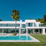 EXCEPTIONAL MODERN HOME IN LA ZAGALETA GOLF &amp; COUNTRY CLUB