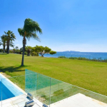Belle villa imposante avec une vue imprenable sur la mer