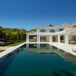 EXCEPTIONNELLE VILLA DE GOLF EN PREMIÈRE LIGNE À NUEVA ANDALUCIA