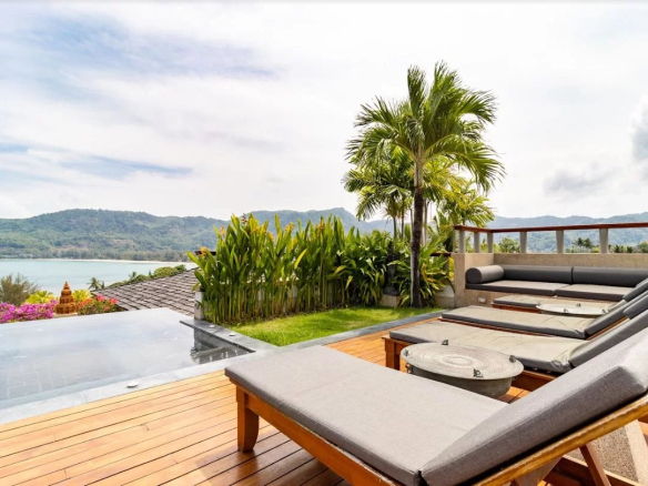 Très beau penthouse avec vue mer situé à Kamala