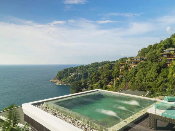 Luxury villa with panoramic views of the ocean