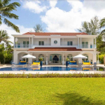 Splendide villa de luxe contemporaine située en bord de mer