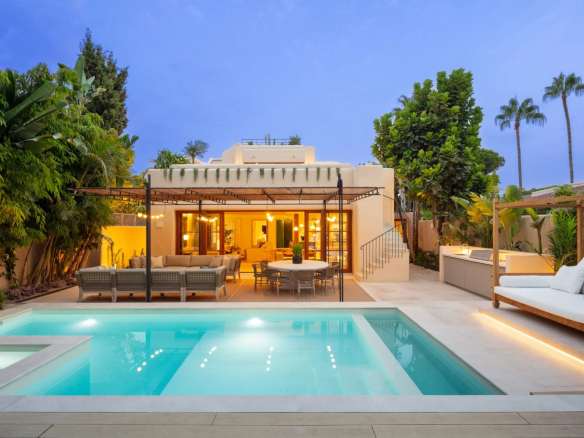 Maison méditerranéenne exquise nichée sur un terrain privé dans le prestigieux quartier de Casablanca