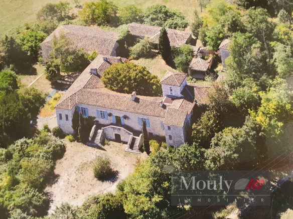 PROPRIETE EXCEPTIONNELLE EN QUERCY BLANC SUR 15 HECTARES