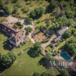 SUR  LES  CAUSSES  MANOIR    AVEC  SES 2 MAISONS  D’AMIS , S