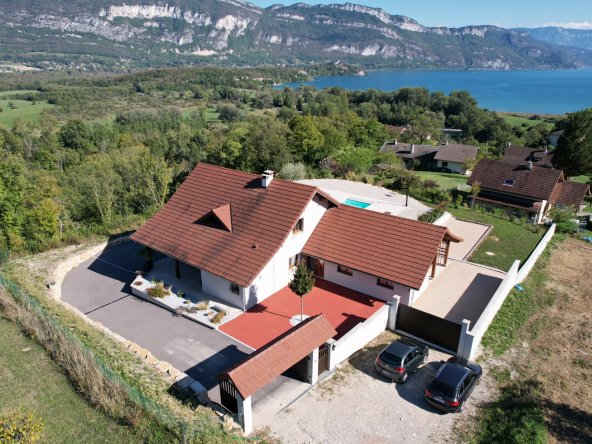 Chanaz – Exceptional villa – 290 m2 – Swimming pool – Lake view