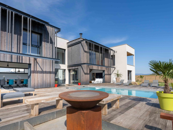 Les Abrets en Dauphiné – Prestigious villa – 380 m2 – Swimming pool