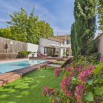 A vendre belle maison familiale de 5 chambres avec garage, jardin, piscine et dépendance