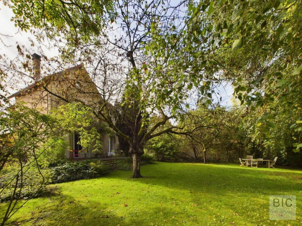 A vendre grande maison familiale avec potentiel professionnel ou locatif