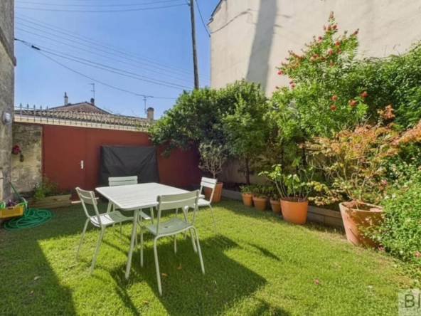 A vendre grande et belle  maison familiale avec garage et extérieur