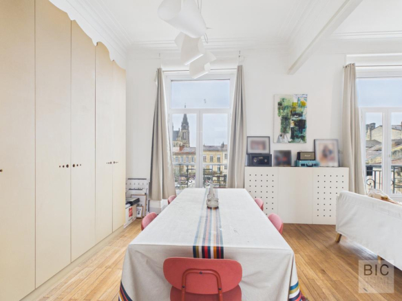 Beau loft lumineux avec terrasse