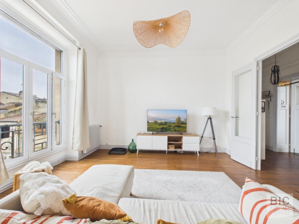 Beau loft lumineux avec terrasse