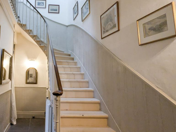 A vendre belle maison en pierre avec jardin, piscine et garage