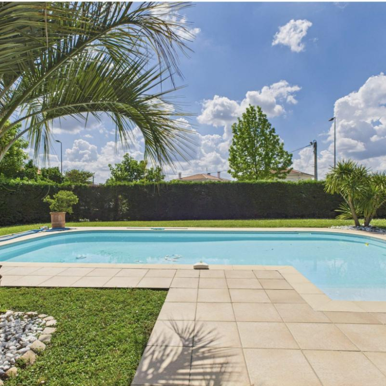 For sale: beautiful stone house with garden, swimming pool and garage