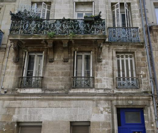 A vendre immeuble en pierre de 250 m2 et composé de  4 appartements