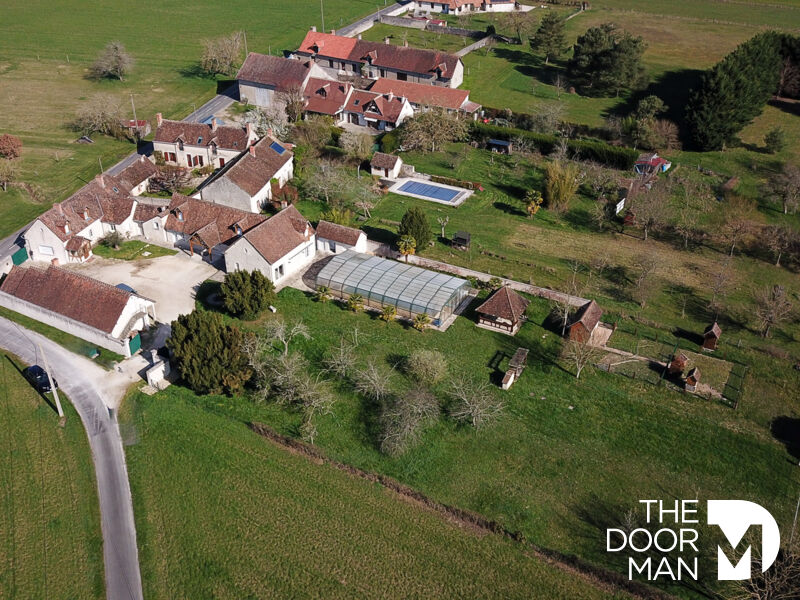 Mougins – Grande Bastide : Elégante villa contemporaine avec piscine,  au c?ur d’un quartier privilégié