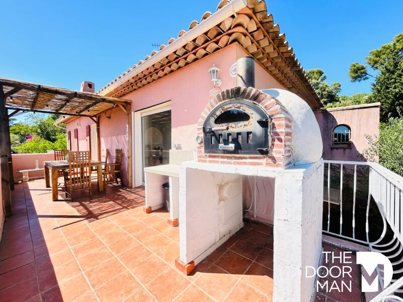 Écully – Maison familiale avec piscine sur une parcelle de 1 056 m²