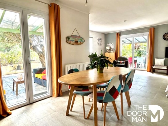 Interior of a house in Le Lavandou with a bright living room and a round table.