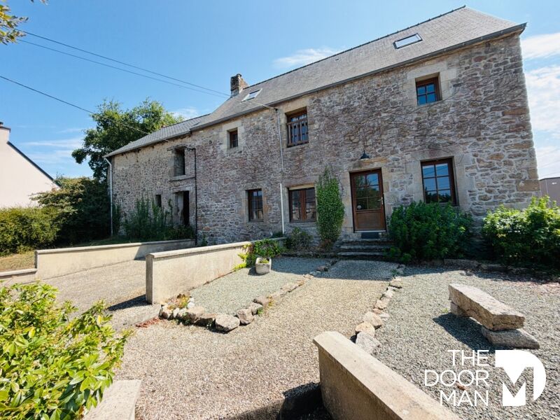 Stone property in Aucaleuc Stone farmhouse in Aucaleuc with garden and outdoor space.