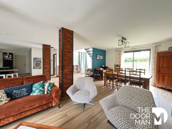 Interior of a contemporary house in Rambouillet, with a modern living room and dining room.