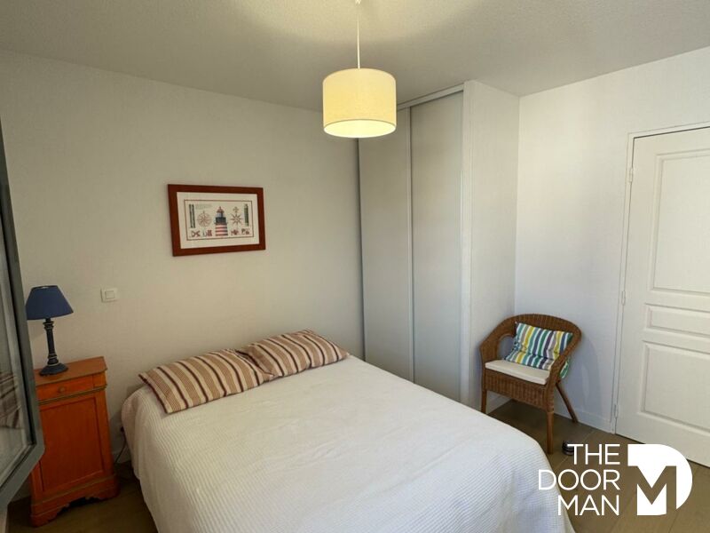 Duplex room Arcachon Room in a duplex in Arcachon, with a double bed and simple furniture.
