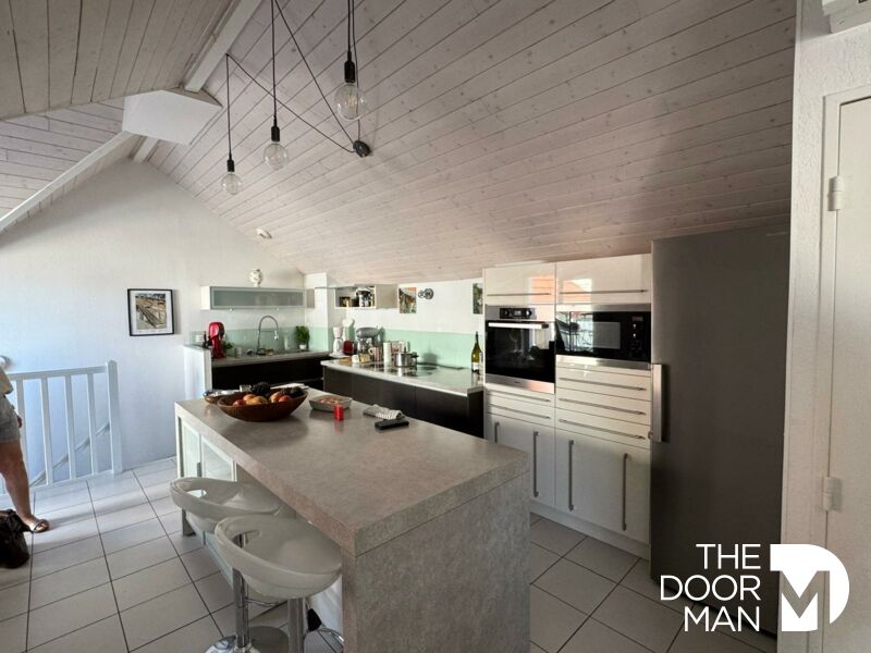 Modern kitchen in a duplex in Arcachon Interior of a duplex in Arcachon with modern kitchen and central island.