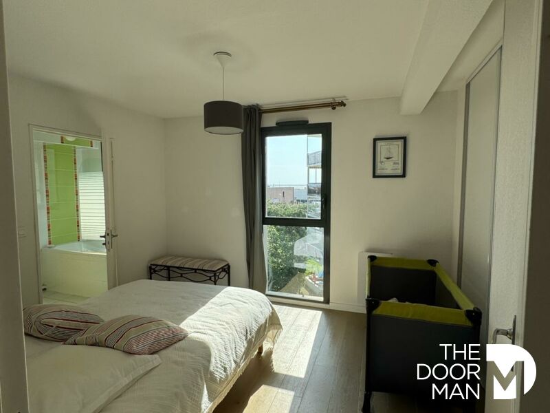 Duplex room in Arcachon Room in a duplex in Arcachon with bed and view of the outside.