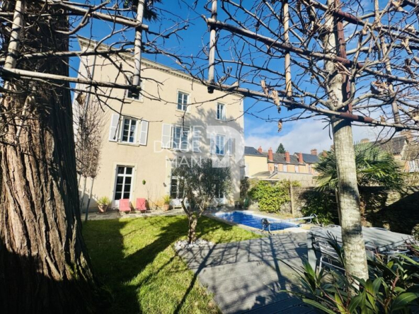 Maison 53000