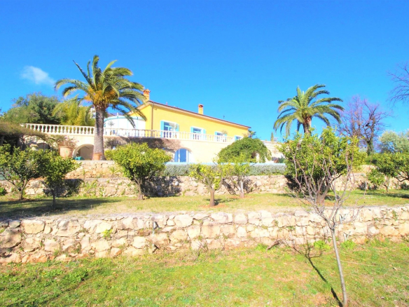 CLOSE TO THE CITY CENTRE