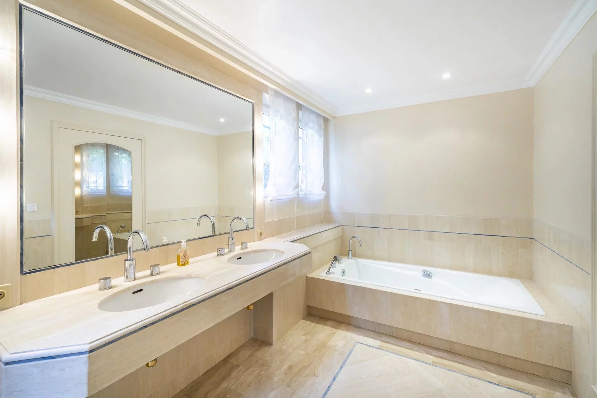 ed9d8e8e4861549da219e65da1fb683c_8830925913_1920-original