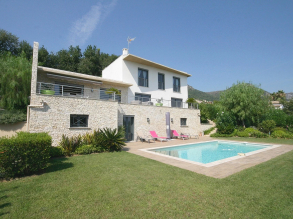 Unobstructed views of the countryside and the sea