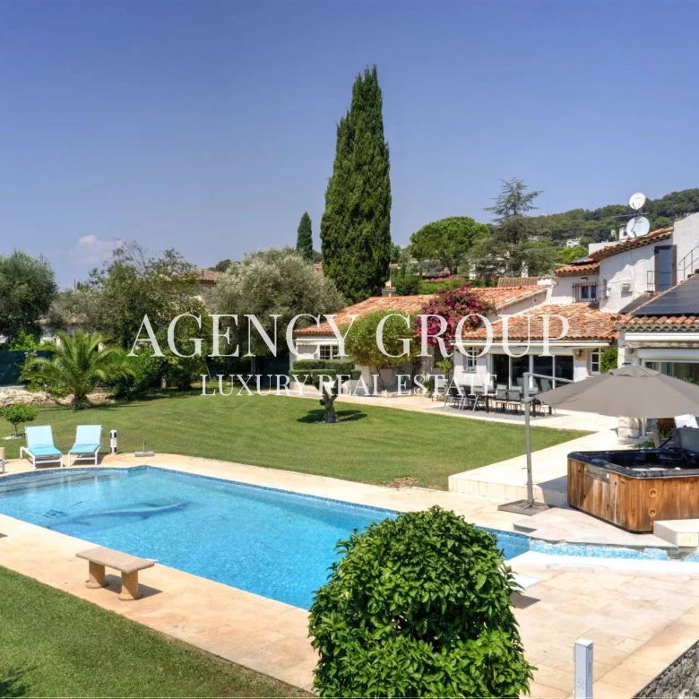 FOR SALE CANNES MONTROSE THREE-ROOM APARTMENT WITH GARDEN LEVEL