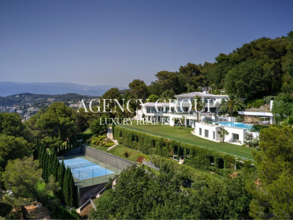 CANNES/CALIFORNIE – 13 CHAMBRES + STAFF – PISCINE CHAUFFEE – VUE MER