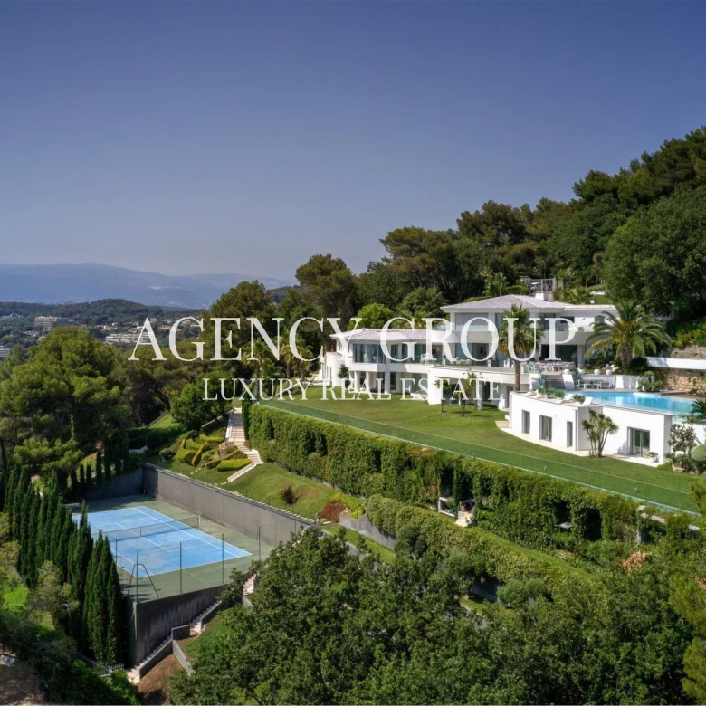 MOUGINS – VILLA 4 CHAMBRES – PISCINE CHAUFFÉE