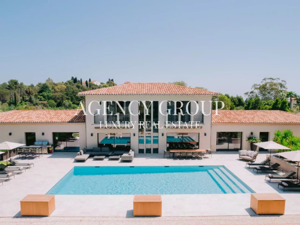 GOLFE DE SAINT-TROPEZ/LA CROIX-VALMER – DOMAINE PRIVE ET SECURISE – VILLA 6 CHAMBRES  – PISCINE CHAUFFEE