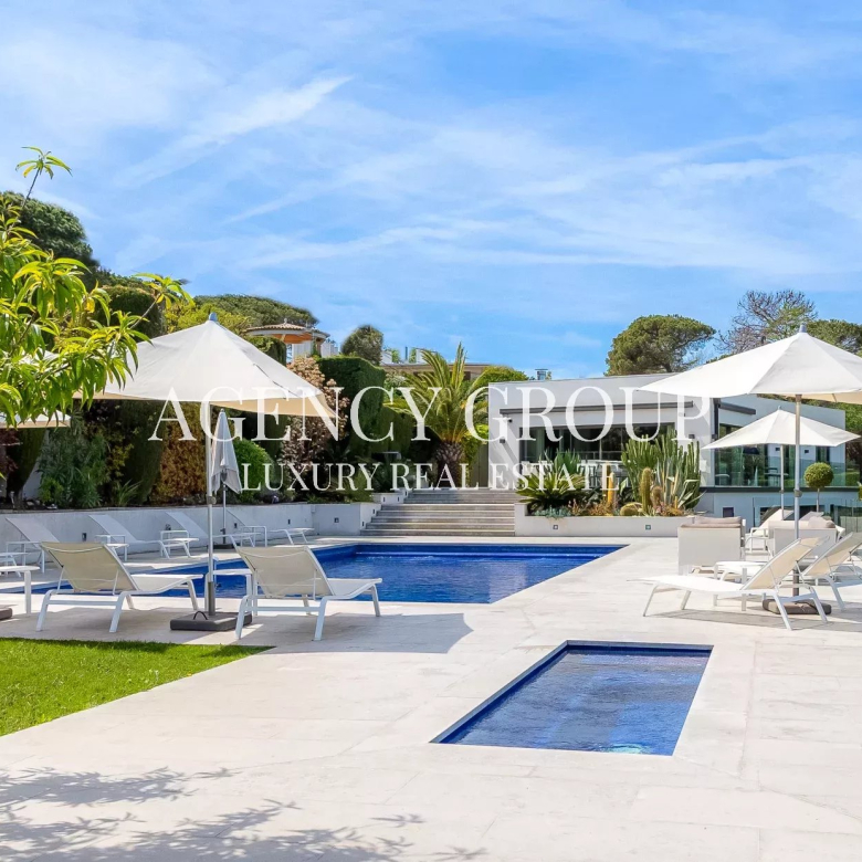 GOLFE DE SAINT-TROPEZ/LA CROIX-VALMER – DOMAINE PRIVE ET SECURISE – VILLA 6 CHAMBRES  – PISCINE CHAUFFEE