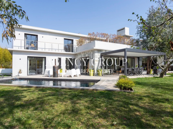 MOUGINS – VILLA 4 CHAMBRES – DOMAINE PRIVE ET SECURISE – PISCINE