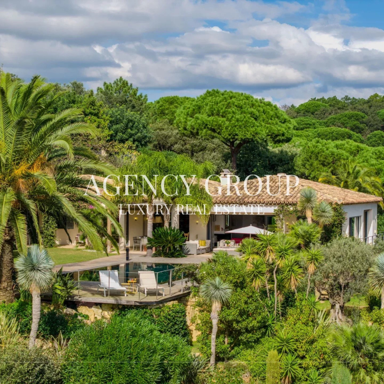 GULF OF SAINT-TROPEZ/LA CROIX-VALMER – PRIVATE AND SECURE ESTATE – 11-BEDROOM VILLA + STAFF – PANORAMIC SEA VIEW