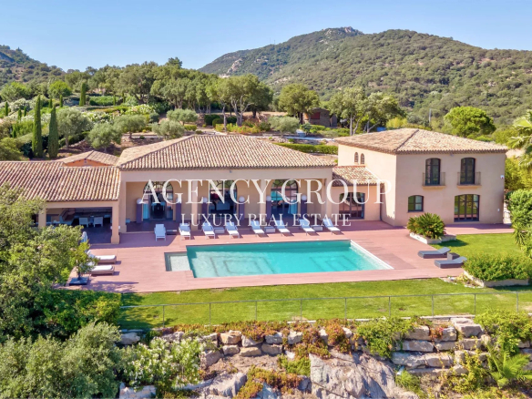 GULF OF SAINT-TROPEZ/GRIMAUD – SECURE – SEA VIEW – PRIVATE ESTATE – 5 BEDROOM VILLA + STAFF