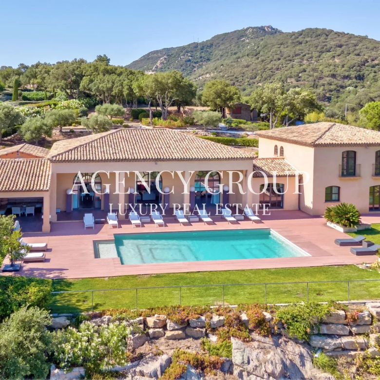 VILLA WATEREDGE – LUXURY VILLA RENTAL SAINT-TROPEZ – 6 BEDROOM VILLA – DIRECT SEA ACCESS – PANORAMIC SEA VIEW