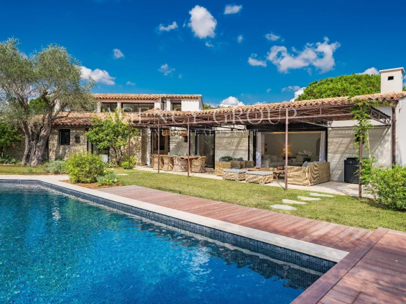 LOCATION VILLA DE LUXE MOUGINS – 5 CHAMBRES – PISCINE – AU CALME