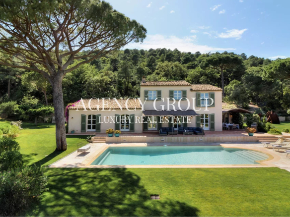 LOCATION VILLA DE LUXE GASSIN – 6 CHAMBRES + 2 STAFF – VUE VIGNES