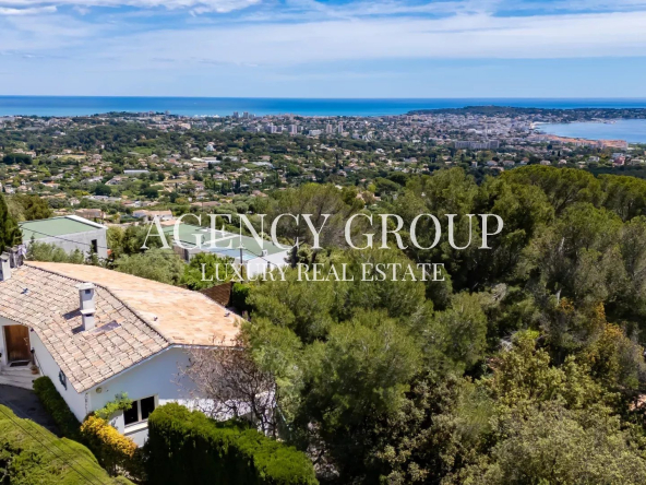 Close Cannes Panoramic view of Pool