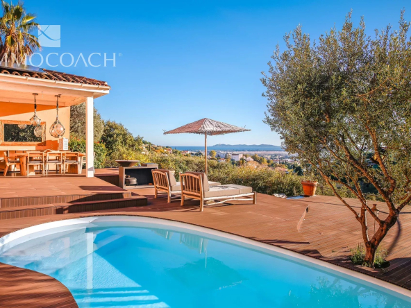 Belle villa vue panoramique jusqu’à la mer